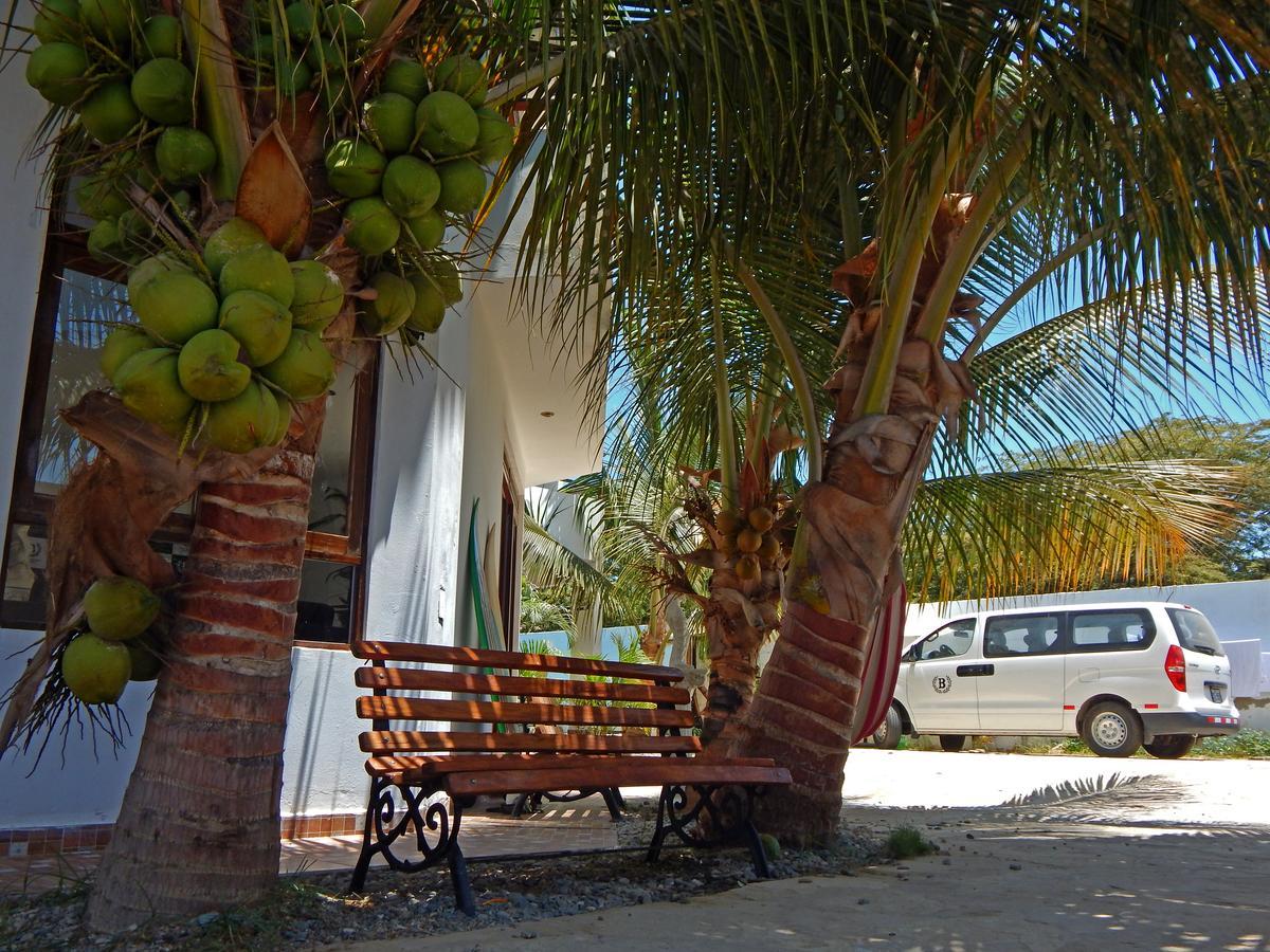 Hotel Burgues Mancora Exterior photo