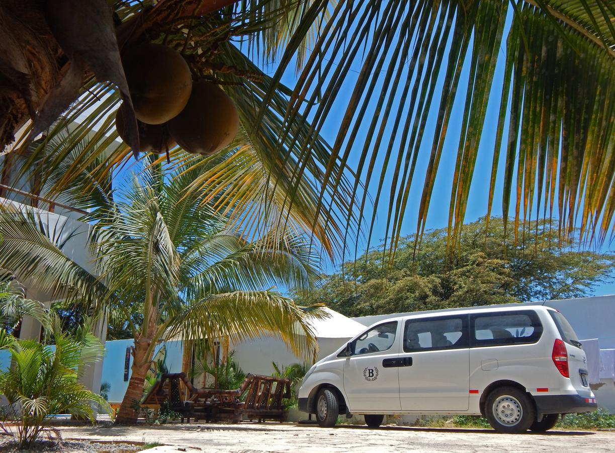 Hotel Burgues Mancora Exterior photo